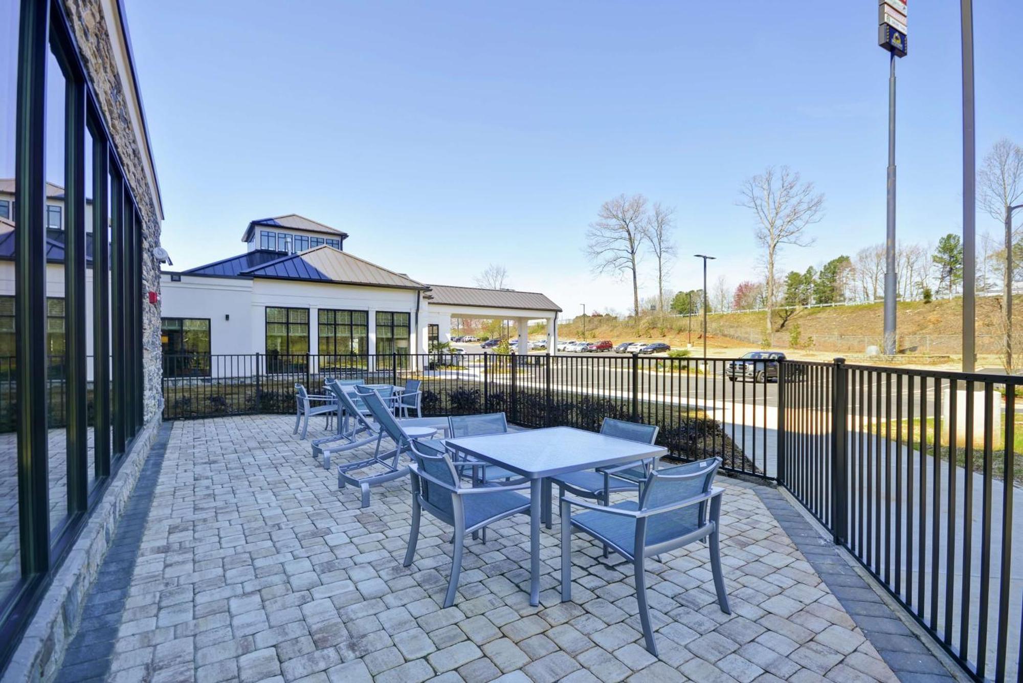 Hilton Garden Inn Gastonia Bagian luar foto