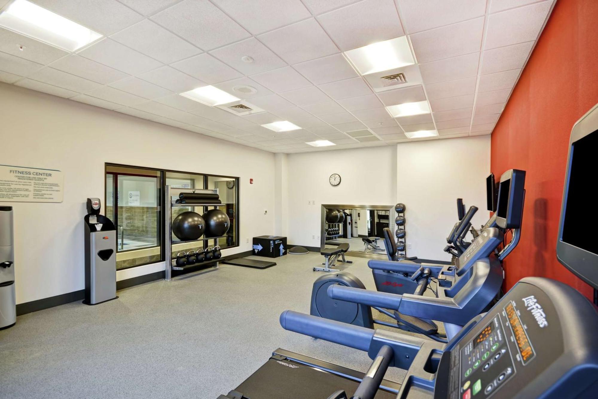 Hilton Garden Inn Gastonia Bagian luar foto